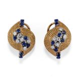 BOUCLES D'OREILLES EN OR, SAPHIRS ET DIAMANTS