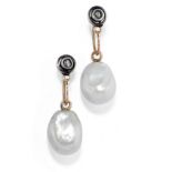 PAIRE DE BOUCLES D'OREILLES AVEC PERLES FINES ET DIAMANTS