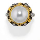 BAGUE EN OR, ARGENT, PERLE DE CULTURE ET DIAMANTS, SIGNÈE M. BUCCELLATI