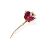 BROCHE EN OR, RUBIS ET DIAMANTS