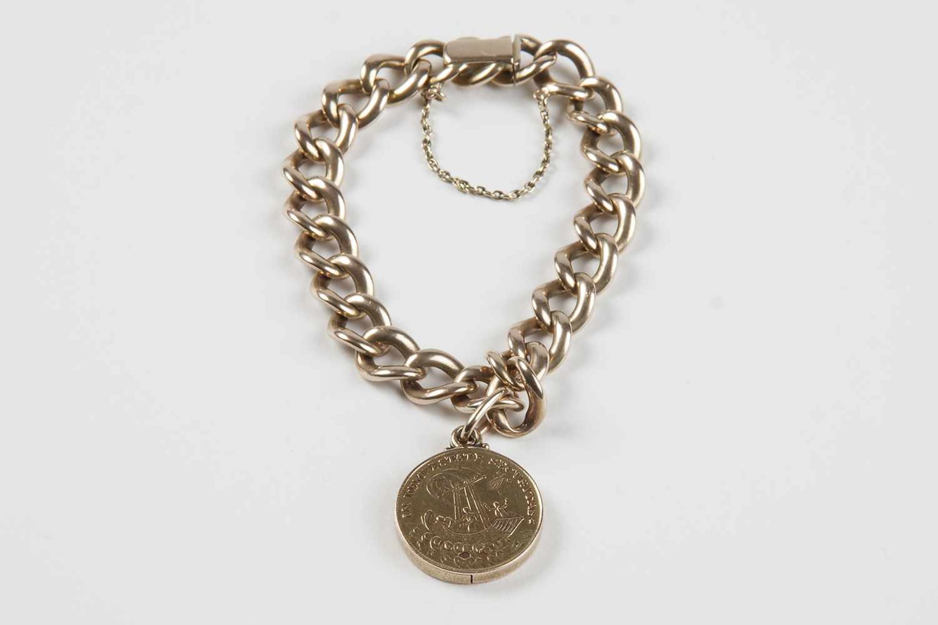 Armkette mit 1 MedaillonGold 585, mit einem seitlich aufklappbaren Georgsmedaillon, Steckschließe
