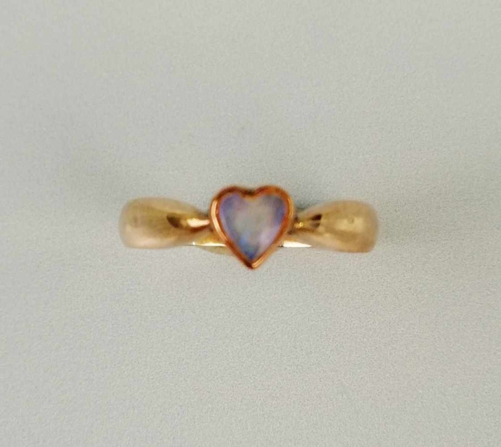 Damenring Rosegold 585, mit 1 Opal in Herzform, 2,4 g;
