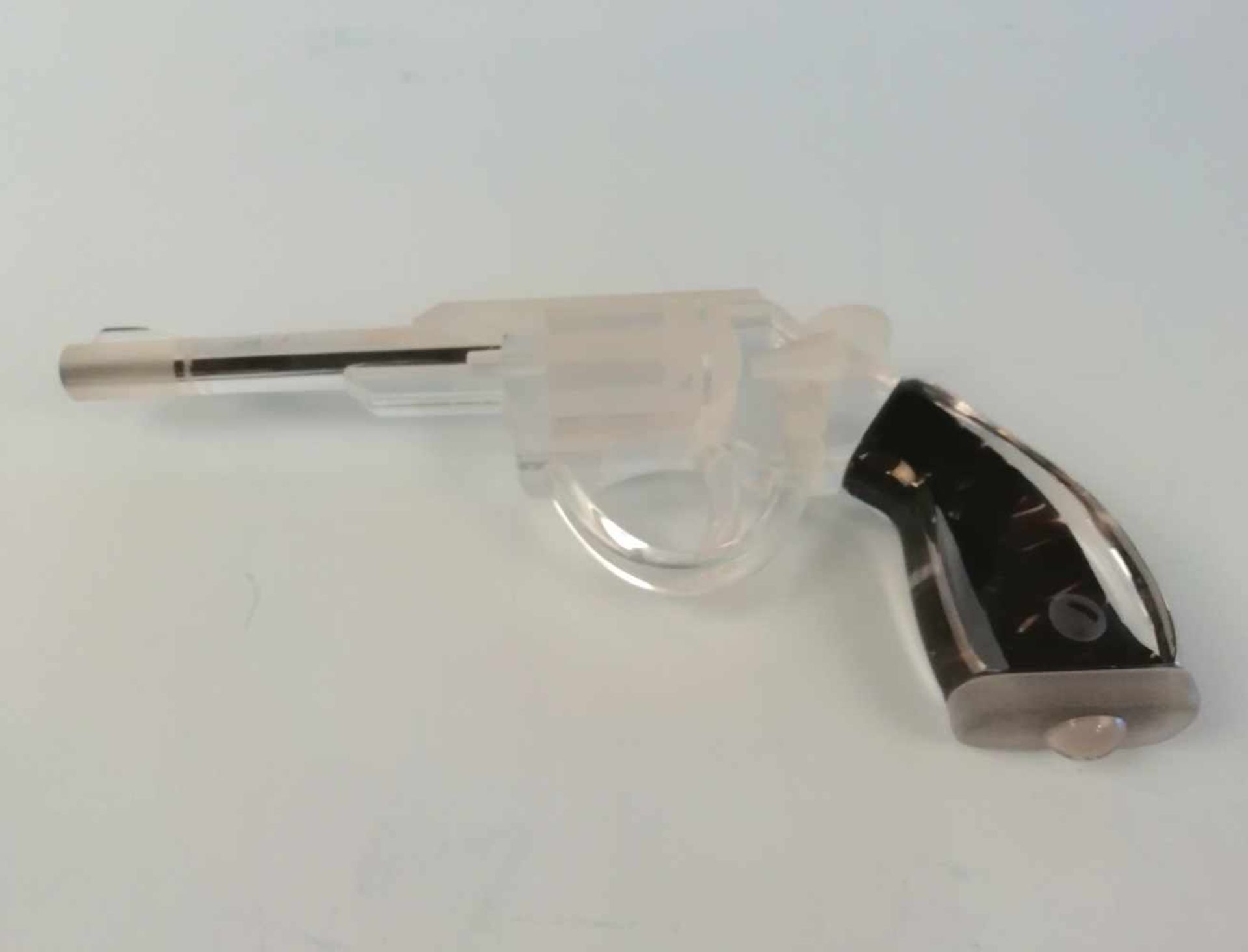 Glasobjekt, Colt Magnum 50farbloses Glas, braunes Fadenglas, Länge ca.27cm, Sonderanfertigung, in - Image 2 of 2