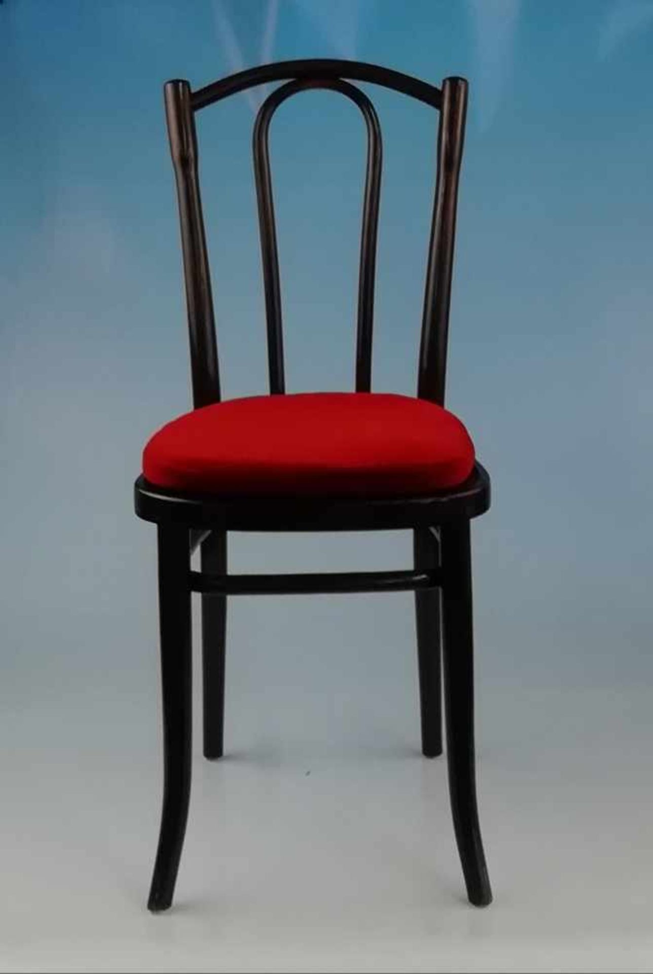 4 Thonet-Sessel Nr.56, um 1900Buchenbugholz, dunkelbraun mattiert, Sitzprägung, sehr schöner