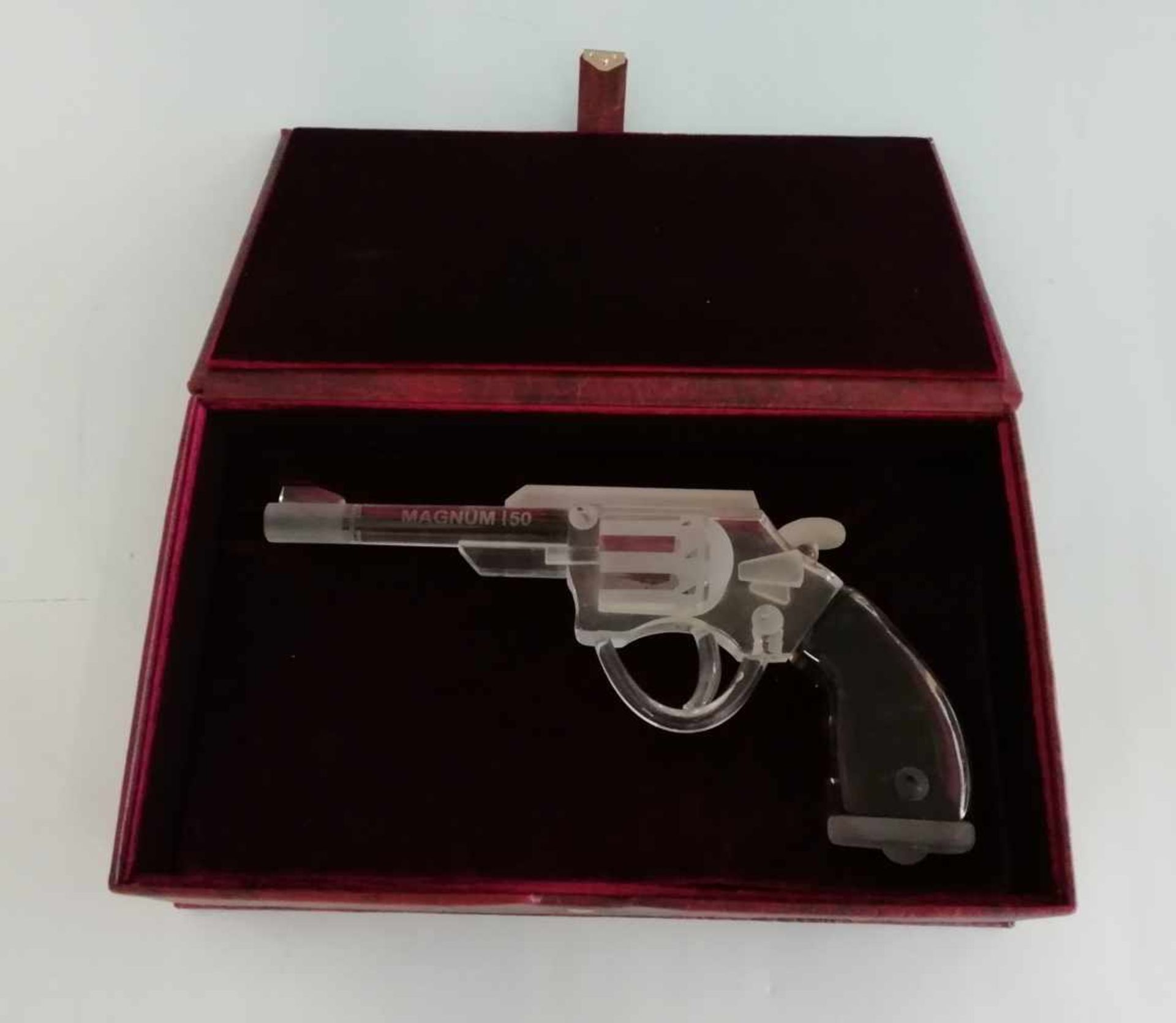 Glasobjekt, Colt Magnum 50farbloses Glas, braunes Fadenglas, Länge ca.27cm, Sonderanfertigung, in