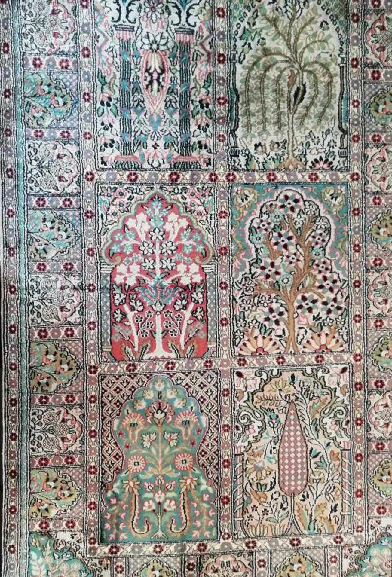Orientalischer TeppichKunstseide, 149x90 cm;