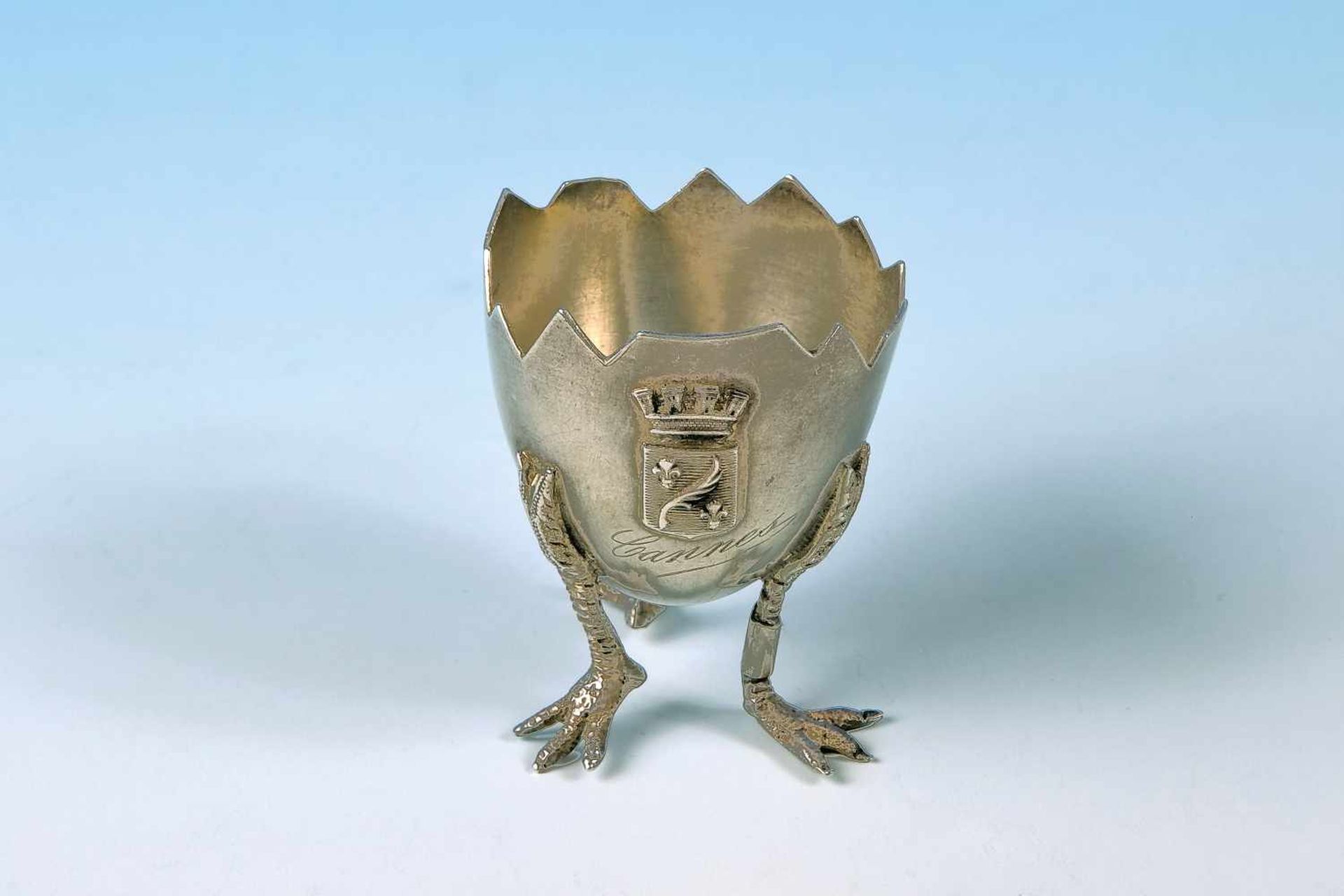 Silberner EierbecherSilber 800, mit 3 Füßchen, Wappen und Krone, bezeichnet "Cannes", französische
