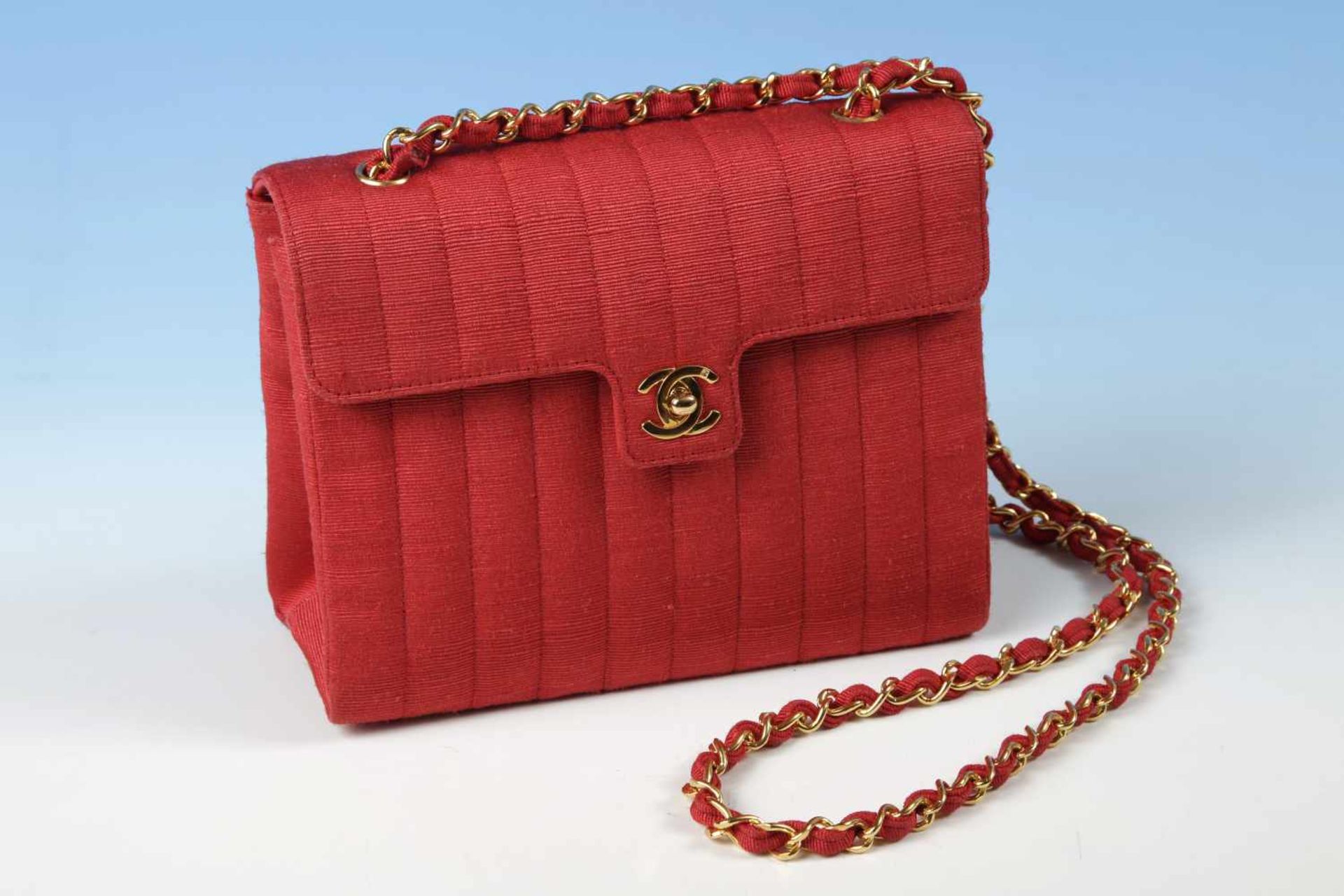 Chanel-Damenhandtaschezum Umhängen, rote Rohseide, 20x16 cm;
