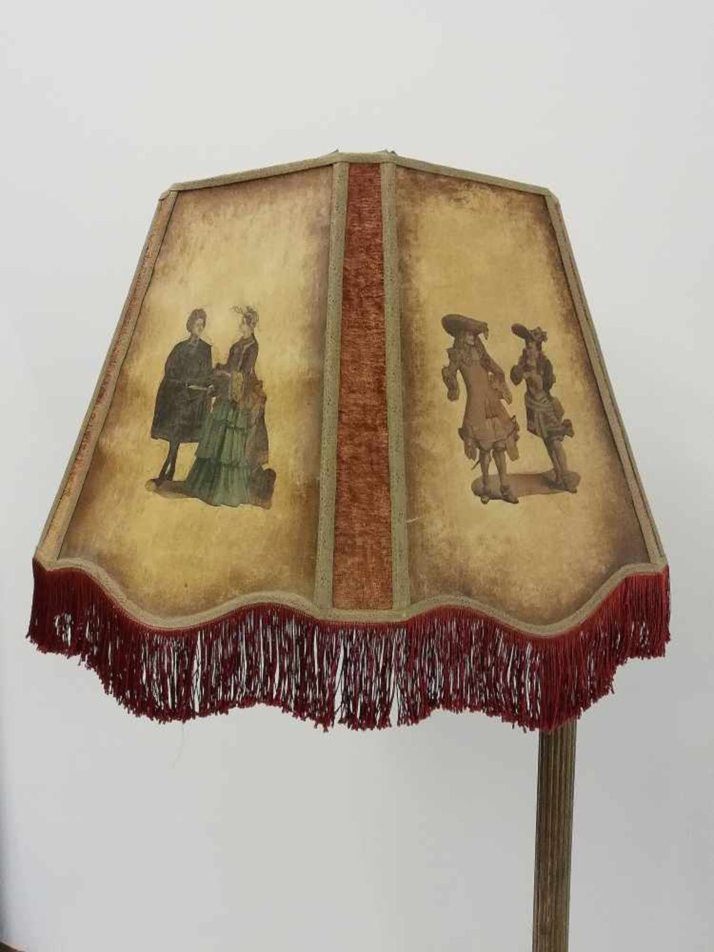 Große Stehlampe mit Schirm, bedruckt mit Motiven, Höhe 176cm;