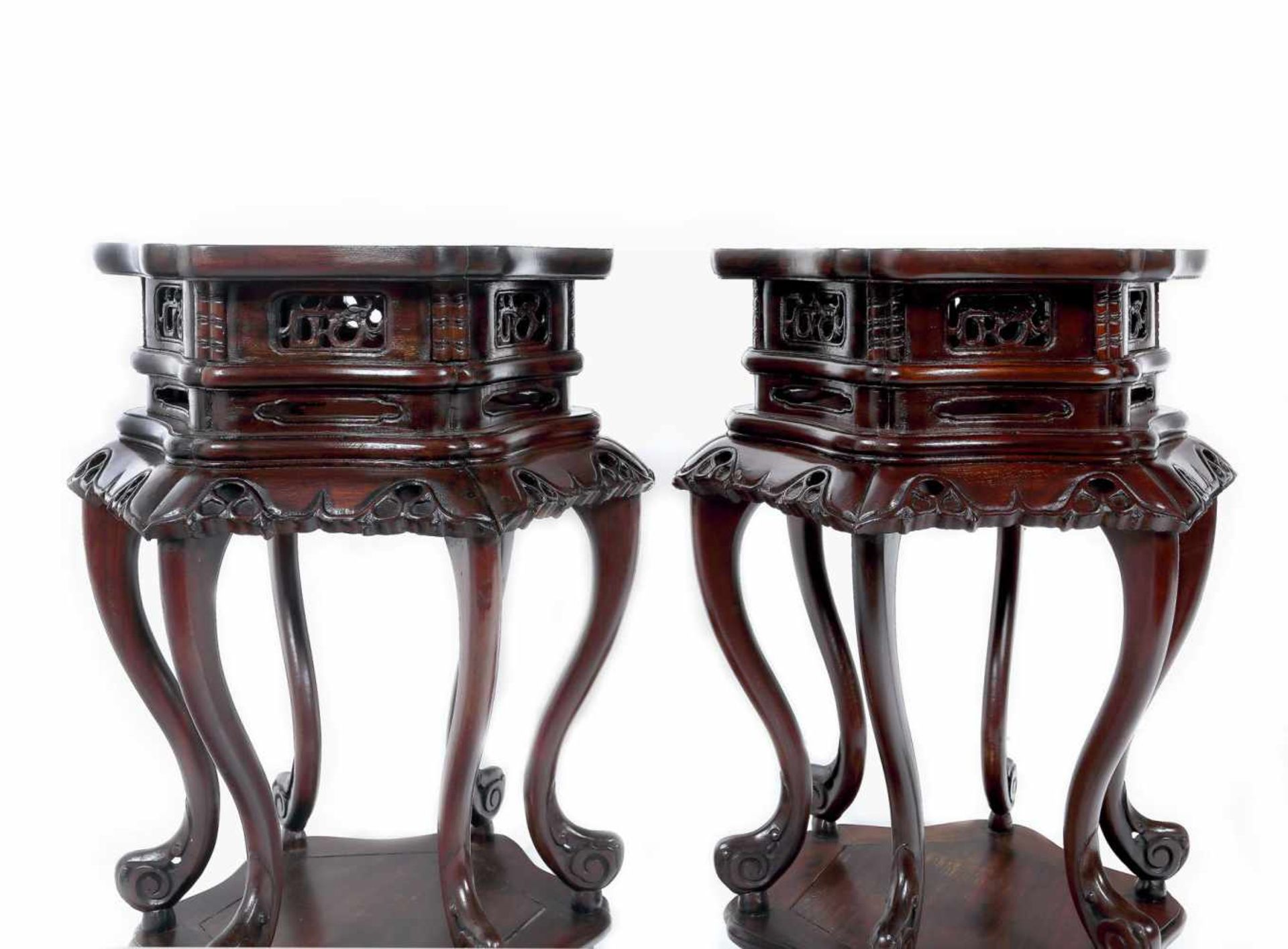 Two rosewood small tables with traditional Chinese motifs, end of the Qing dynasty, China, the - Bild 2 aus 2