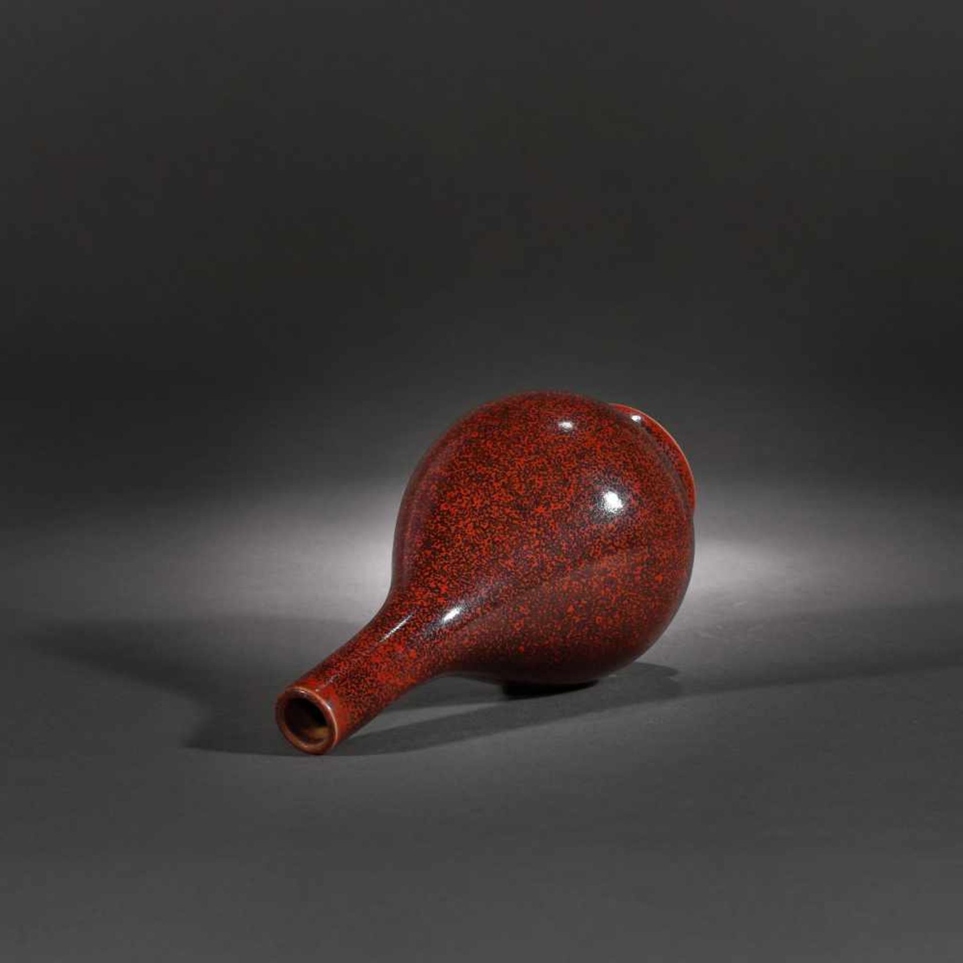 Bottle porcelain vessel with copper-red glaze with metallic pigments, Kangxi mark, Kangxi Period, - Bild 4 aus 4