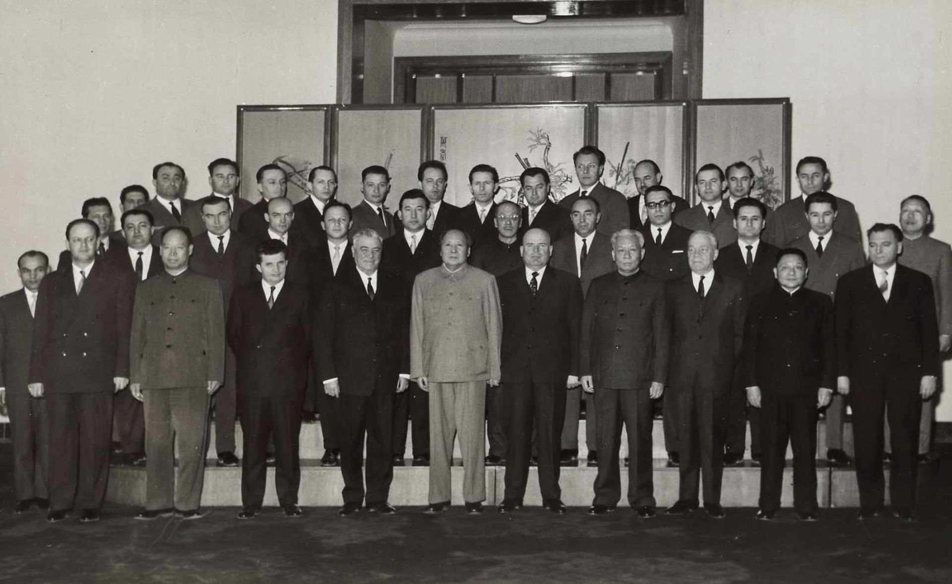 Album of 39 photographs of the visits former Prime Minister Ion Gheorghe Maurer made in the People's - Bild 6 aus 13
