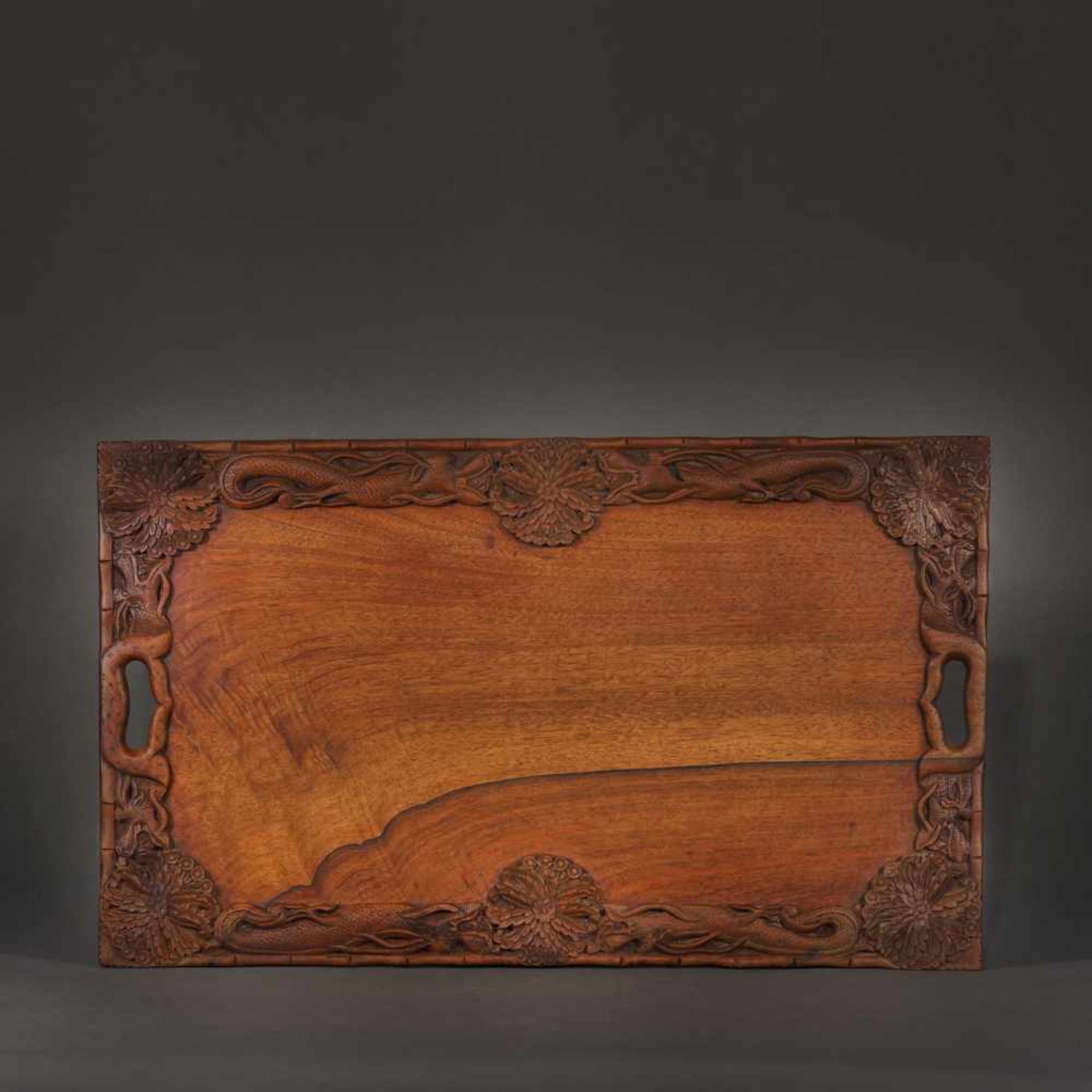 Tray with handles made from huanghuali wood, decorated with dragons, Qing Dynasty, China, the 19th - Bild 2 aus 2