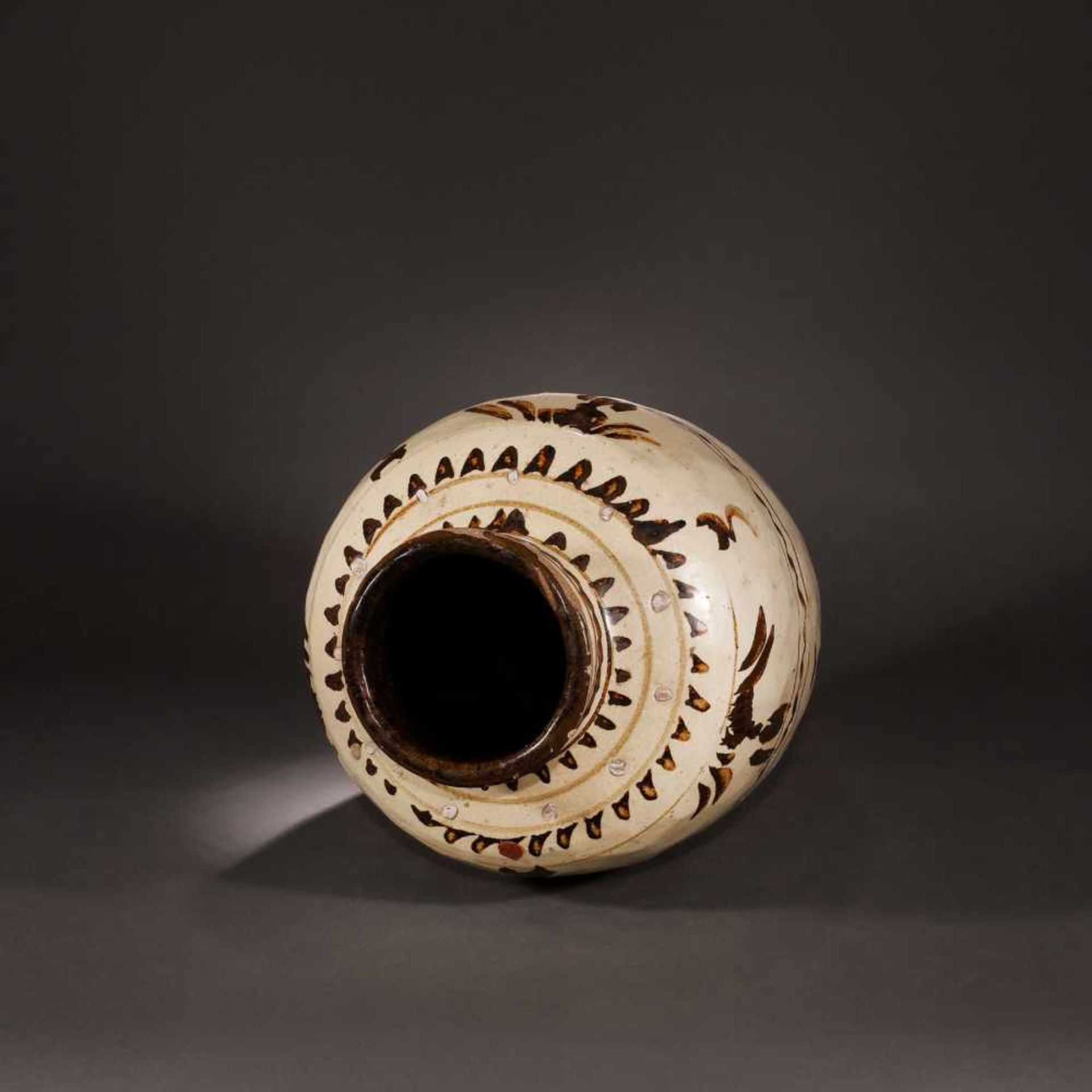 Impressive Cizhou wine vessel, glazed ceramics, end of the Yuan Era, China, mid 14th - Bild 3 aus 4