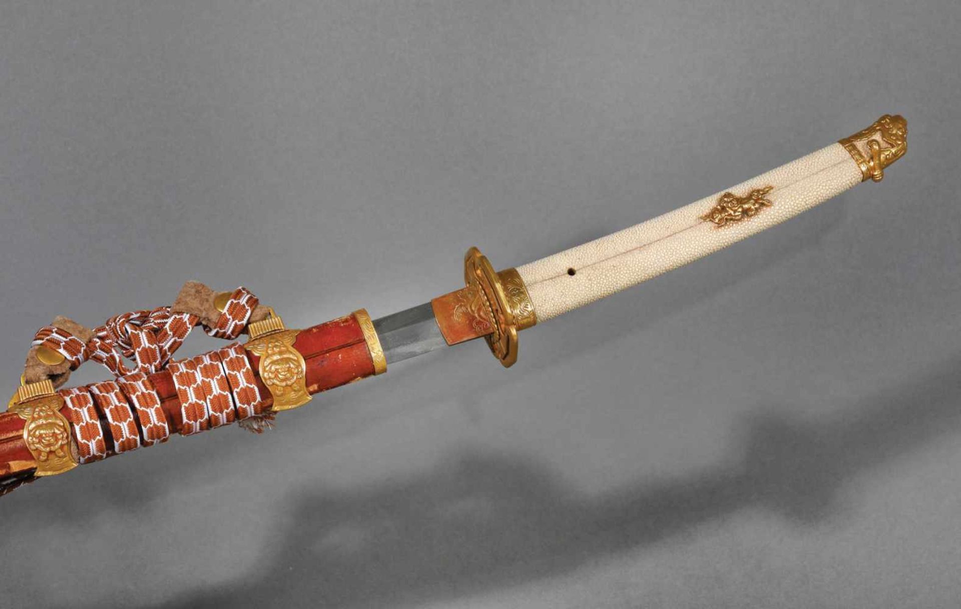 Imperial katana with a scabbard, signed by Master Minamoto Ryō, the Showa Era, Japan, ca. 1928, plus - Bild 3 aus 7