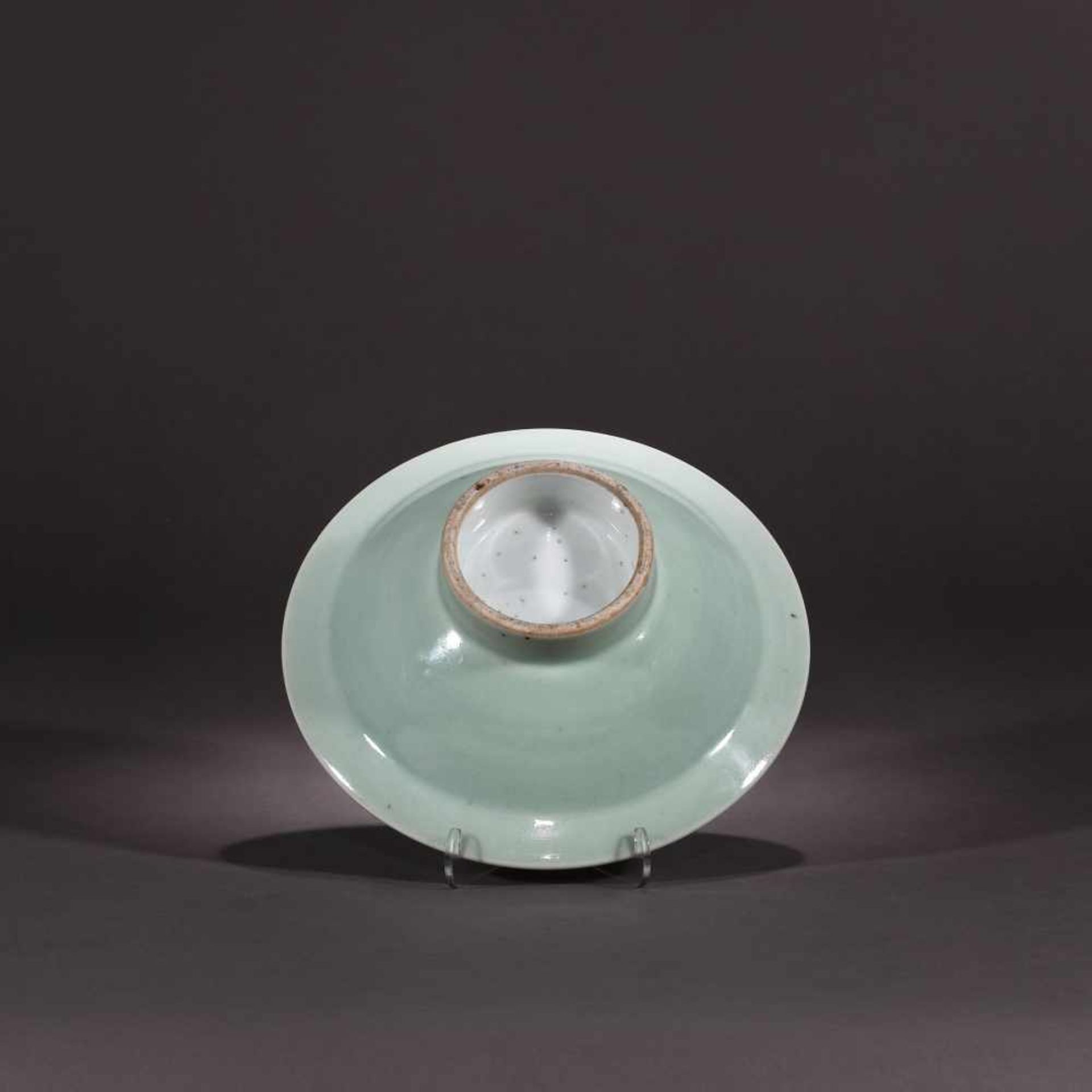 Celadon glaze ceramic bowl with floral vegetal motifs, Kangxi Period, China, ca. 1662-1722Celadon - Bild 3 aus 4