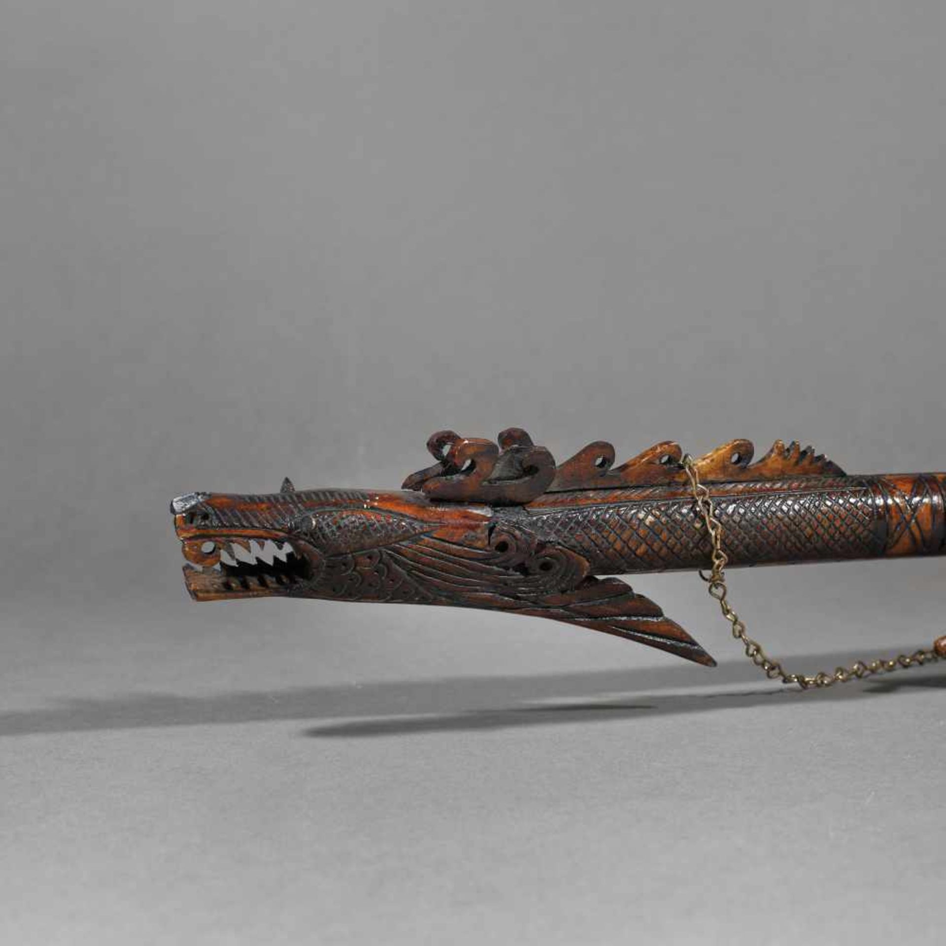 Traditional blowgun made from exotic wood, with a dragon decoration, Indonesia, the beginning of the - Bild 2 aus 4