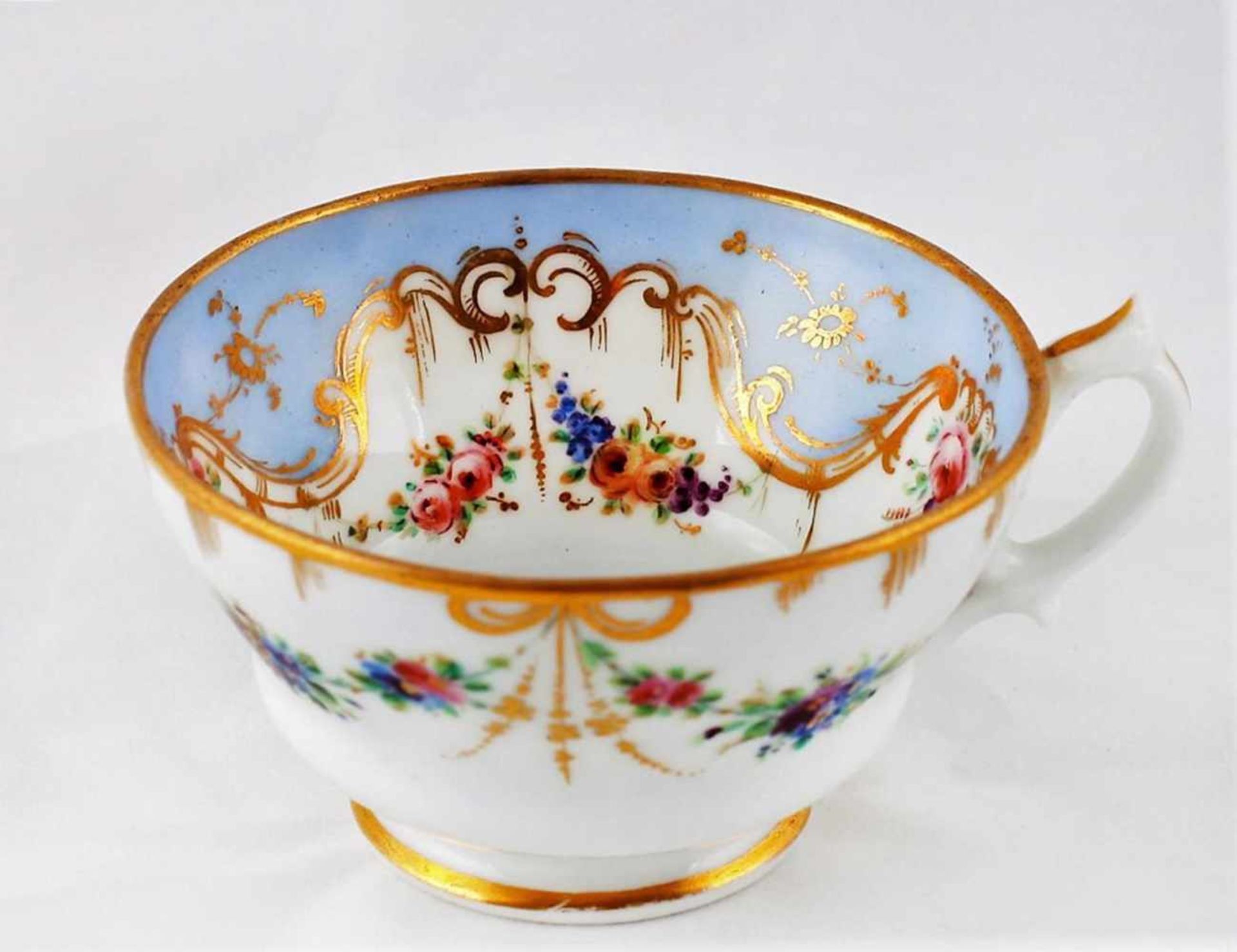 A teacup and a saucer with floral motifs. Porcelain Factory of the Kornilov Brothers. Saint - Bild 4 aus 11