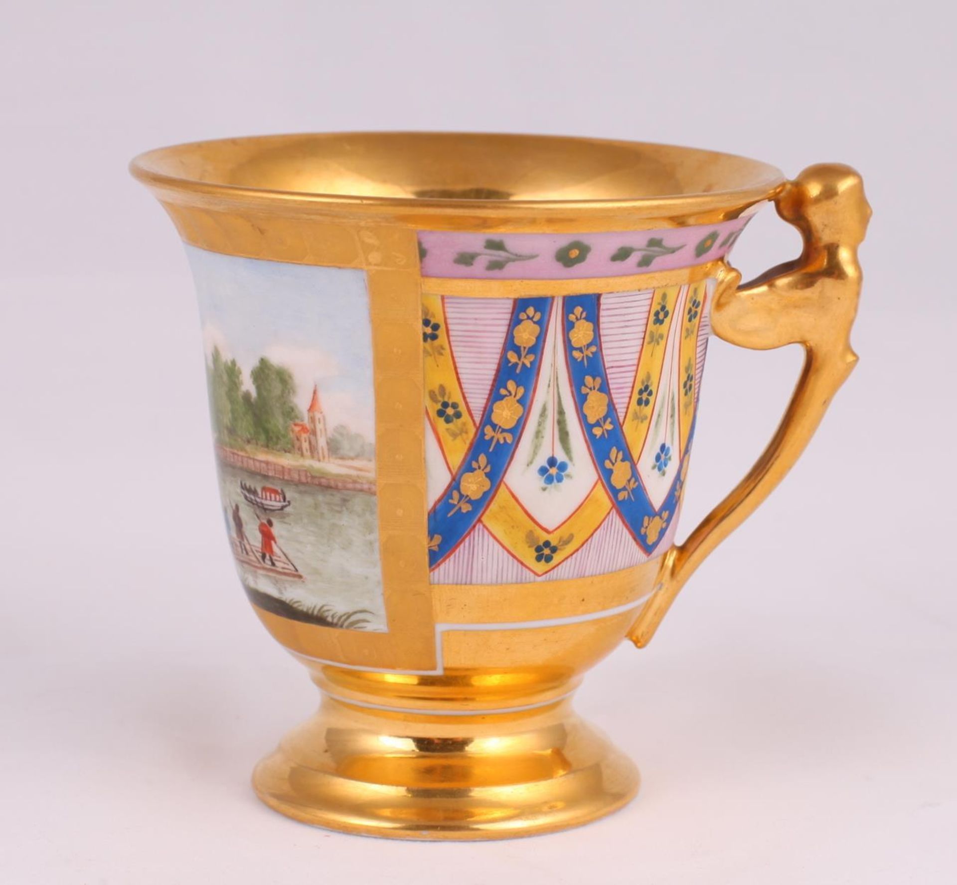 Cup "Harbor at the Palace" with flower painting.[Russia]. 1850s. Porcelain, gilding, painting. - Bild 2 aus 4