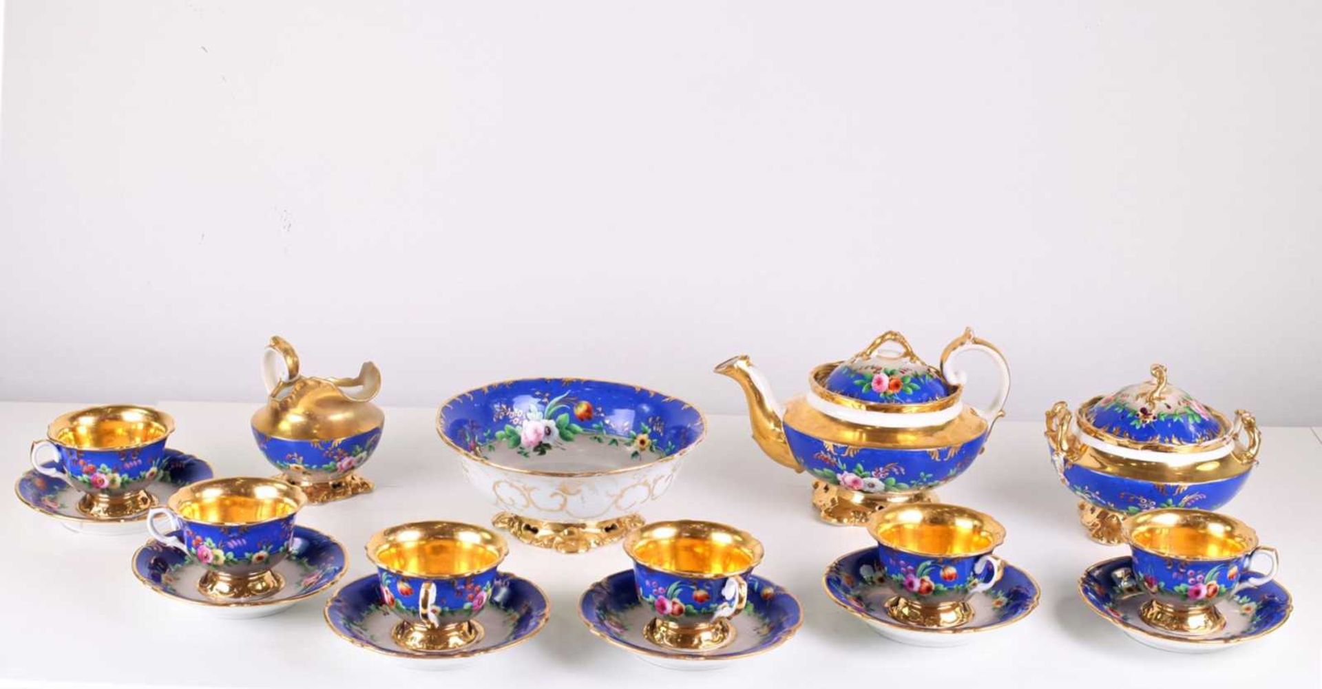 Tea set. 16 pieces: six tea cup and saucer sets, one teapot, one sugar bowl, one milk jug, one dish.