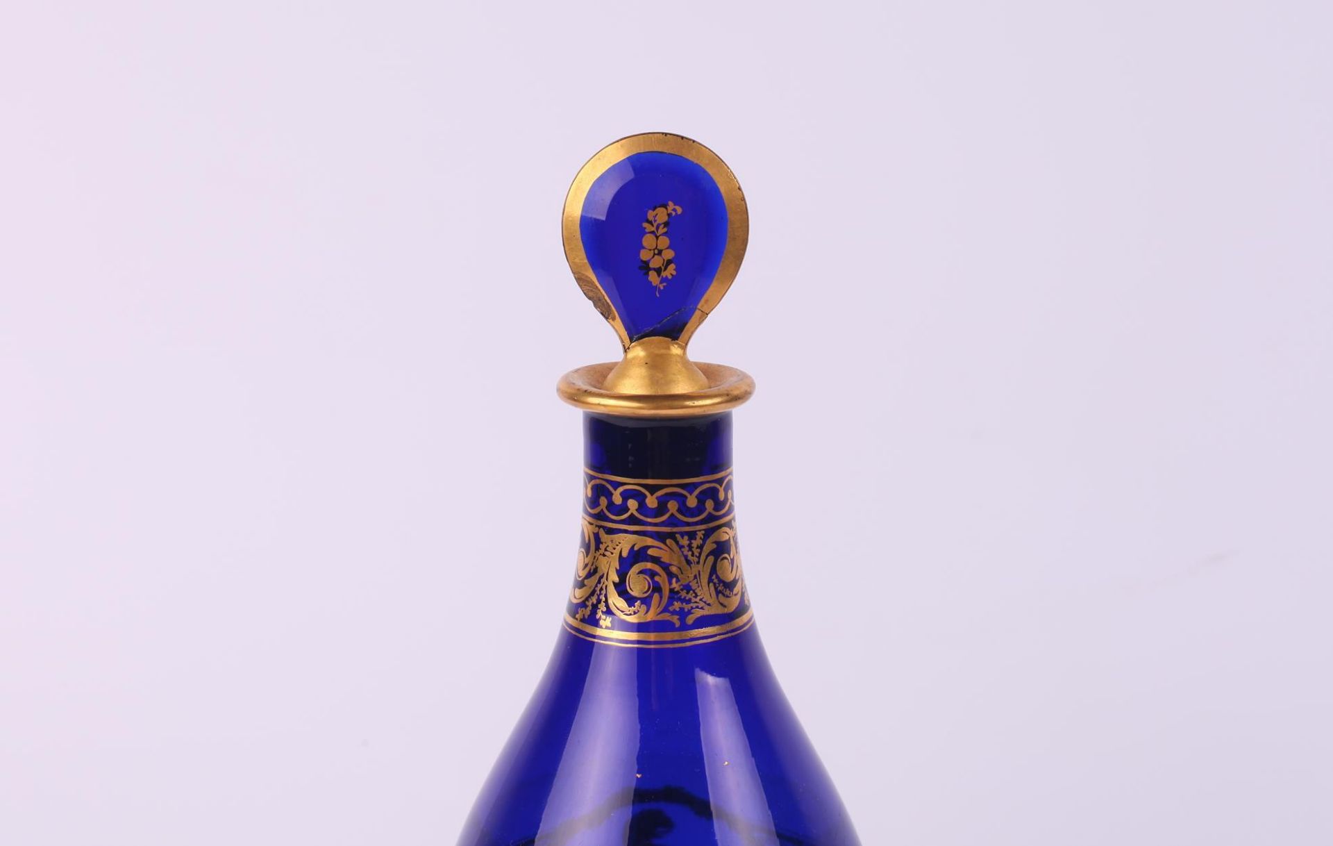 Glass carafe with a cork. [30s of XIX century.][Europe]. Cobalt glass, blowing, gilding. The body - Bild 4 aus 4