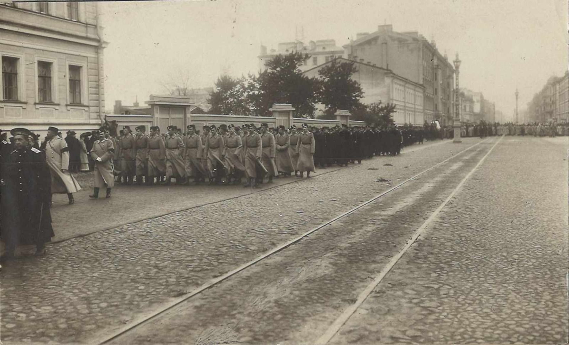Junkers in a funeral procession. Photograph. Original imprint. - 1 sheet; 10x16,5 cm.Gelatin