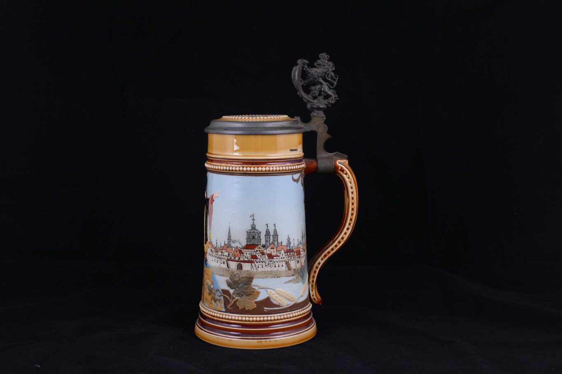 Beer stein with genre scenes. [1900s].Germany. Porcelain, modeling, polychrome painting, gilding, - Bild 3 aus 4