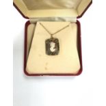 A 9CT YELLOW GOLD NECKLACE WITH CAMEO PENDANT, WEIGH 6.8G, BOXED