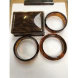 A BOX OF ASSORTED TORTOISESHELL EFFECT ITEMS (4)