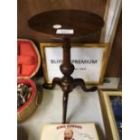 A SMALL MAHOGANY CIRCULAR TOPPED TRIPOD TABLE