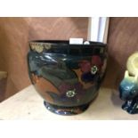 A FLORAL PATTERN CERAMIC PLANT POT / JARDINIERE