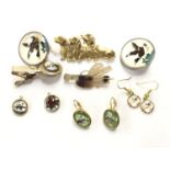 A COLLECTION OF ANIMAL EARRINGS AND BROOCHES TO INCLUDE 'KIRKSFOLLY' EARRINGS, STERLING STAMPED