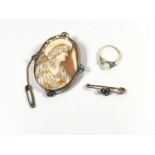 THREE 9CT YELLOW GOLD ITEMS - A 9CT GOLD MOUNTED CAMEO BROOCH, A LADIES 9CT GOLD PEARL RING AND A