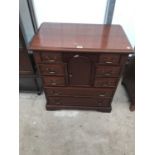 A MAHOGANY CHEST WITH SINGLE DOOR, SIX SHORT AND TWO LONG DRAWERS