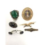 FIVE VINTAGE BROOCHES AND A PAIR OF EARRINGS
