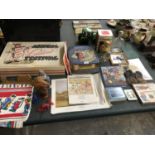 A MIXED GROUP OF COLLECTABLES TO INCLUDE DIMPLE BOTTLE, FAN, PRINTS ETC (QTY)