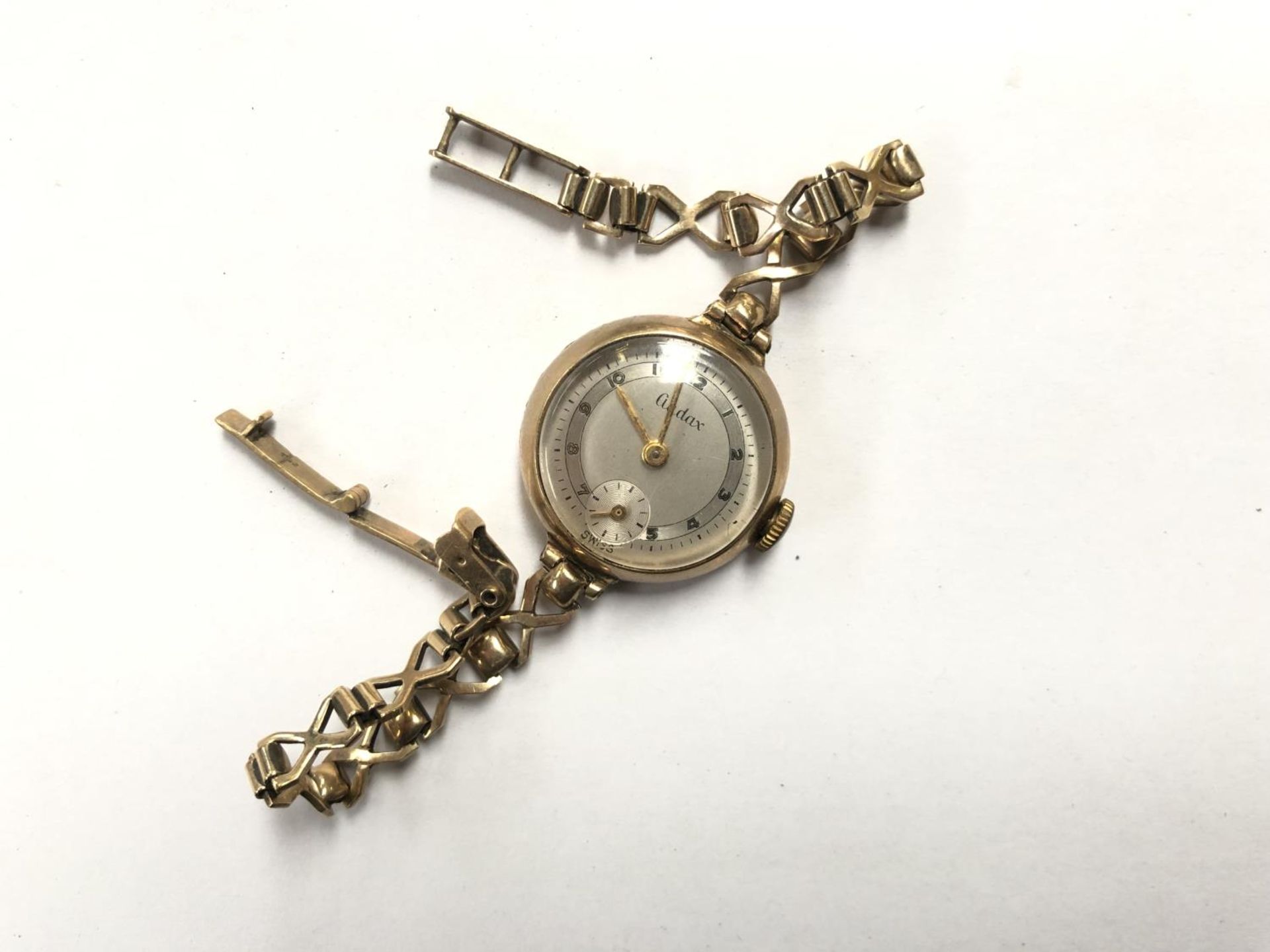 A LADIES 9CT GOLD CASED 'GADAX' WATCH WITH 9CT GOLD STRAP, GROSS WEIGHT 13.8G