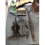 A MIXED GROUP OF VINTAGE TOOLS, CLAMP ETC