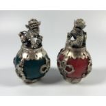 A PAIR OF UNUSUAL RED AND GREEN FOO DOG VASES WITH WHITE METAL MOUNTS, HEIGHT 6.5CM