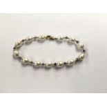 A LADIES 9CT YELLOW GOLD AND PEARL BRACELET