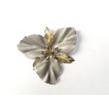 A SILVER AND SILVER GILT FLORAL BROOCH