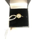 A LADIES 18CT YELLOW GOLD DIAMOND RING