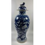 A LATE 19TH CENTURY CHINESE BLUE AND WHITE 'PRUNUS' PATTERN LIDDED VASE A/F HEIGHT 32.5CM