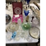 A MIXED COLLECTION OF GLASSWARE TO INCLUDE SHADES, CUT GLASS ITEMS ETC (QTY)