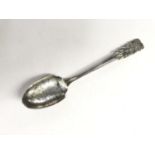 A CHINESE, POSSIBLY SILVER, SPOON