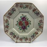 AN 18TH/19TH CENTURY CHINESE OCTAGONAL PLATE WITH DETAILED FLORAL DESIGN, WIDTH 20.5CM