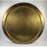 A LARGE MIDDLE EASTERN DESIGN BRASS CHARGER / PLATE, DIAMETER 46CM