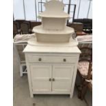 A WHITE PAINTED CABINET WITH TWO DOORS, ONE DRAWER AND UPPER SHELVING