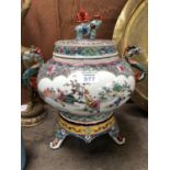 A LARGE AND IMPRESSIVE CHINESE PORCELAIN TWIN HANDLED LIDDED VASE ON TRIPOD STAND WITH ENAMELLED