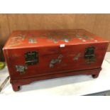 A DECORATIVE ORIENTAL HARDWOOD BLANKET CHEST WITH PATTERNED INTERIOR